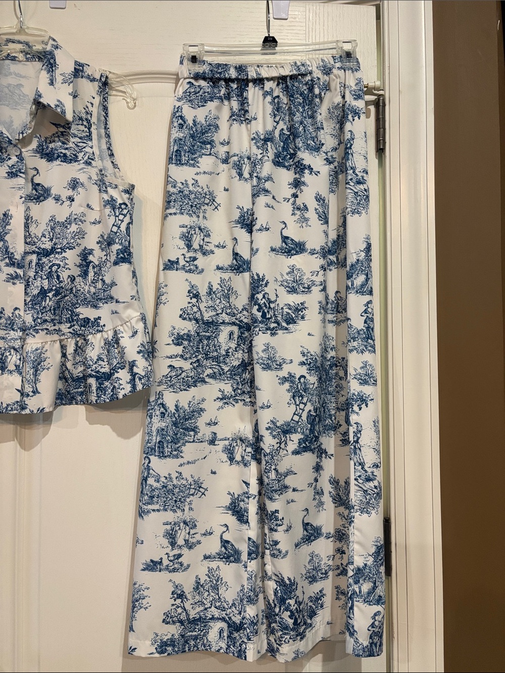 SHEIN Blue and White Toile Button-Down Top - Picture 3 of 3